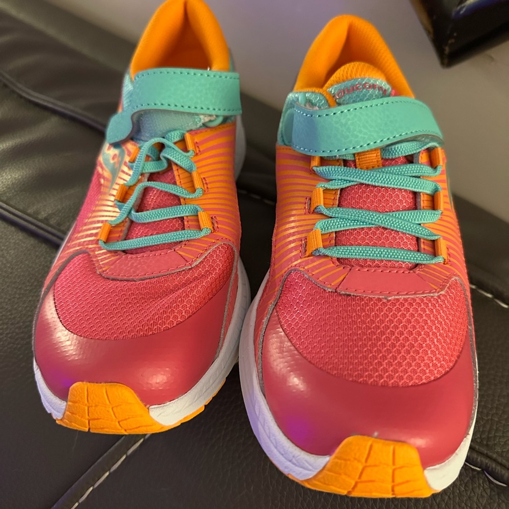 Saucony size 4.5w brand new shoes.